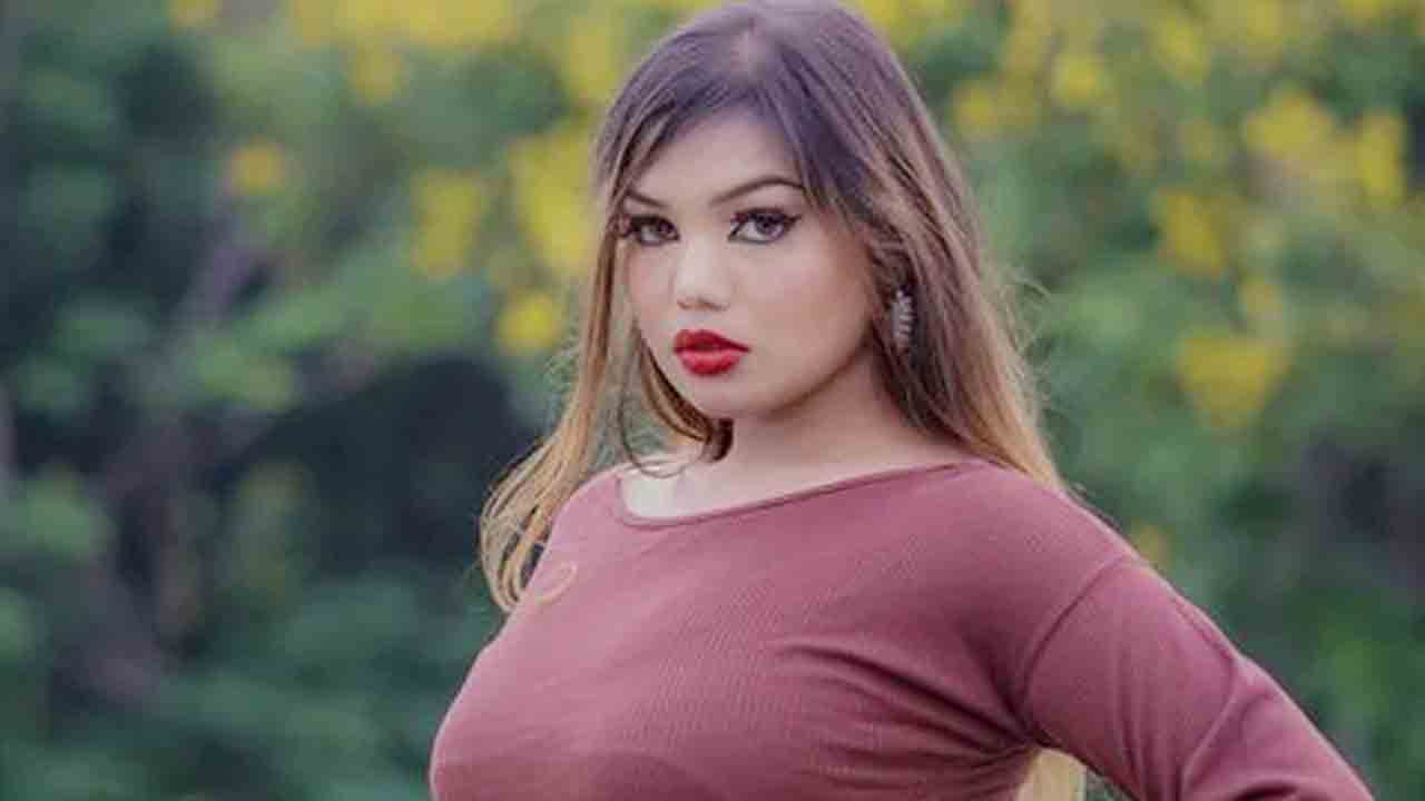 ఉరేసుకొని సోషల్‌ మీడియా స్టార్‌ మృతి..!