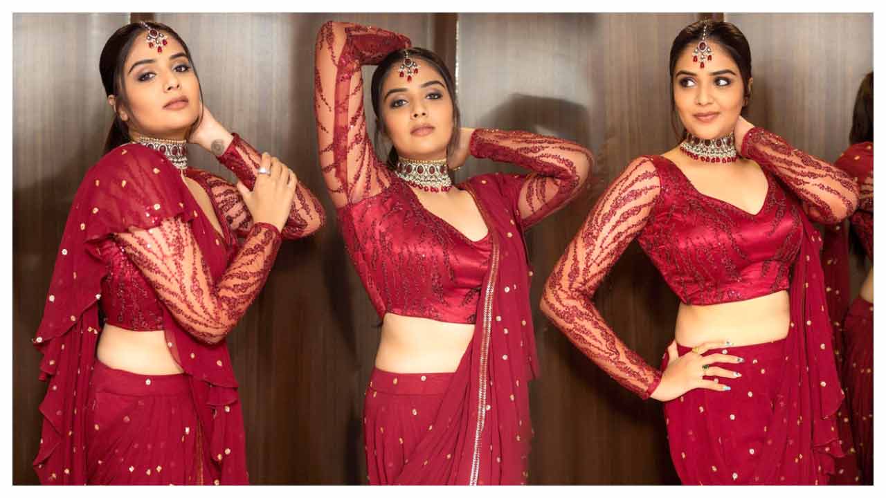 Sreemukhi | హాఫ్ శారీలో హోయలు పోయిన శ్రీ‌ముఖి..