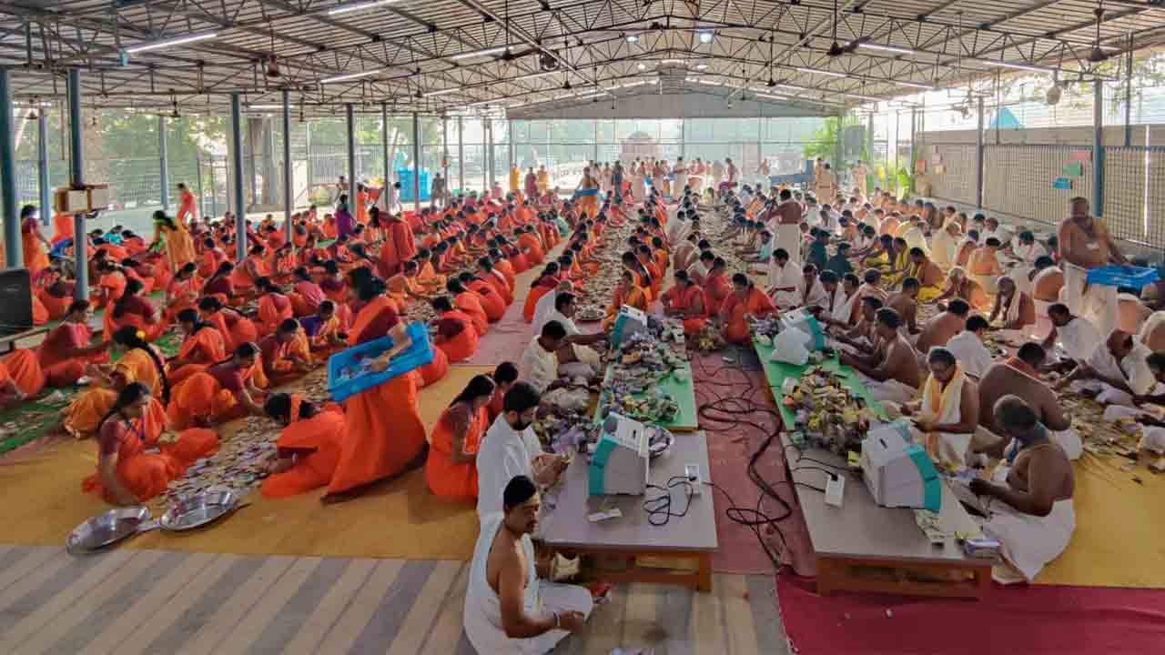 శ్రీశైల మల్లన్న ఆలయానికి రూ.3.85కోట్ల ఆదాయం