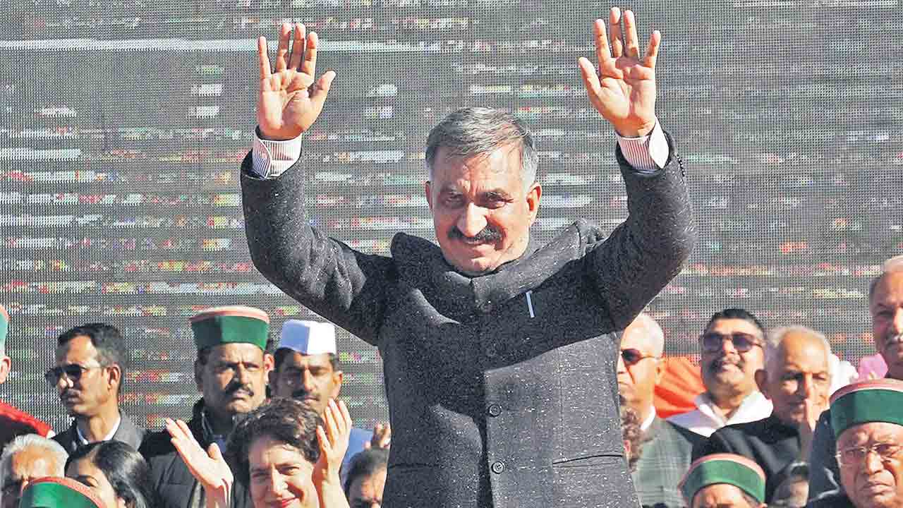 హిమాచల్‌ సీఎంగా సుఖ్విందర్‌ ప్రమాణం