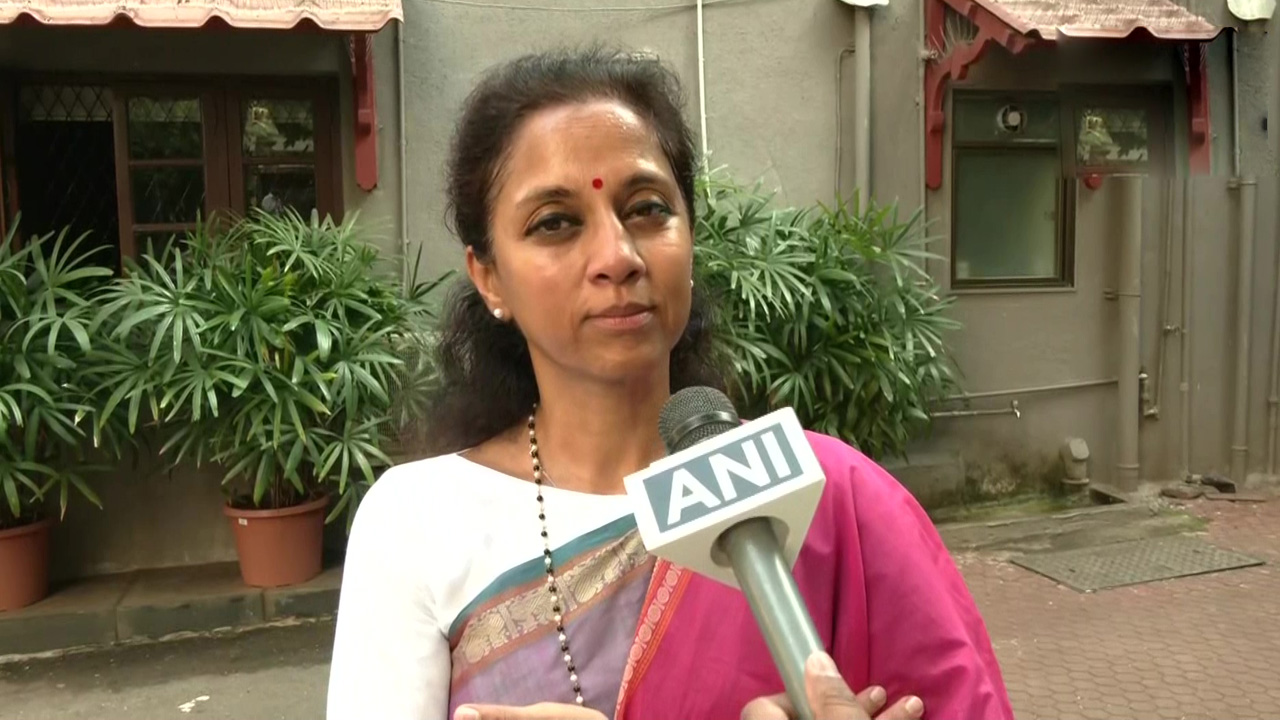 అన్నింటా వైఫల్యం ఆపై మహనీయులకు అవమానం.. మహా సర్కారు తీరుపై సుప్రియా సూలే ఆగ్రహం