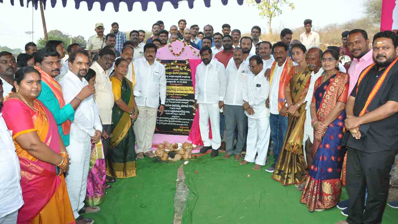 భక్తులు నిత్యం సందర్శించేలా పెద్దగట్టు అభివృద్ధి