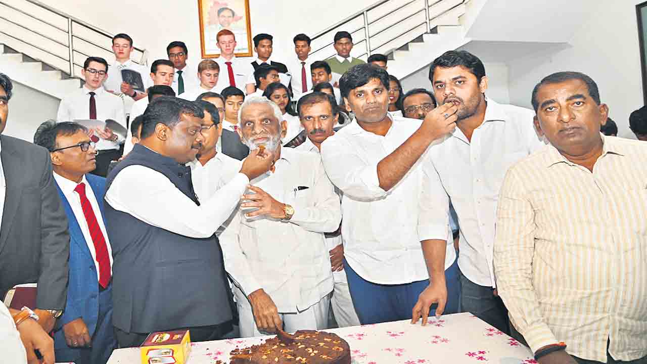 తెలంగాణ భవన్లో ఘనంగా క్రిస్మస్ వేడుకలు