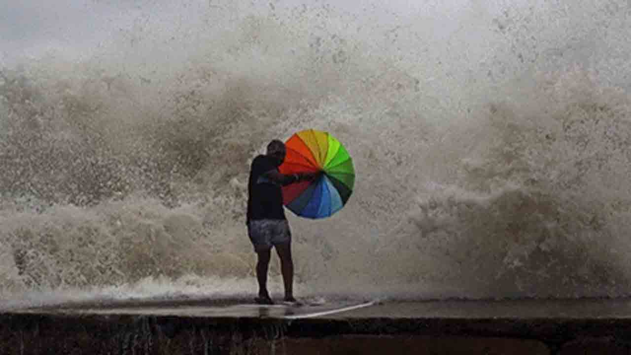 Cyclone Mandous | మాండూస్‌ ఎఫెక్ట్‌.. చెన్నై అస్తవ్యస్తం..!