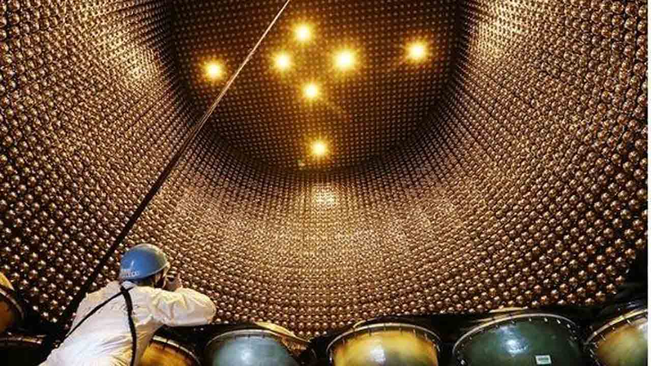 పాతాళంలో విశ్వం గుట్టు!