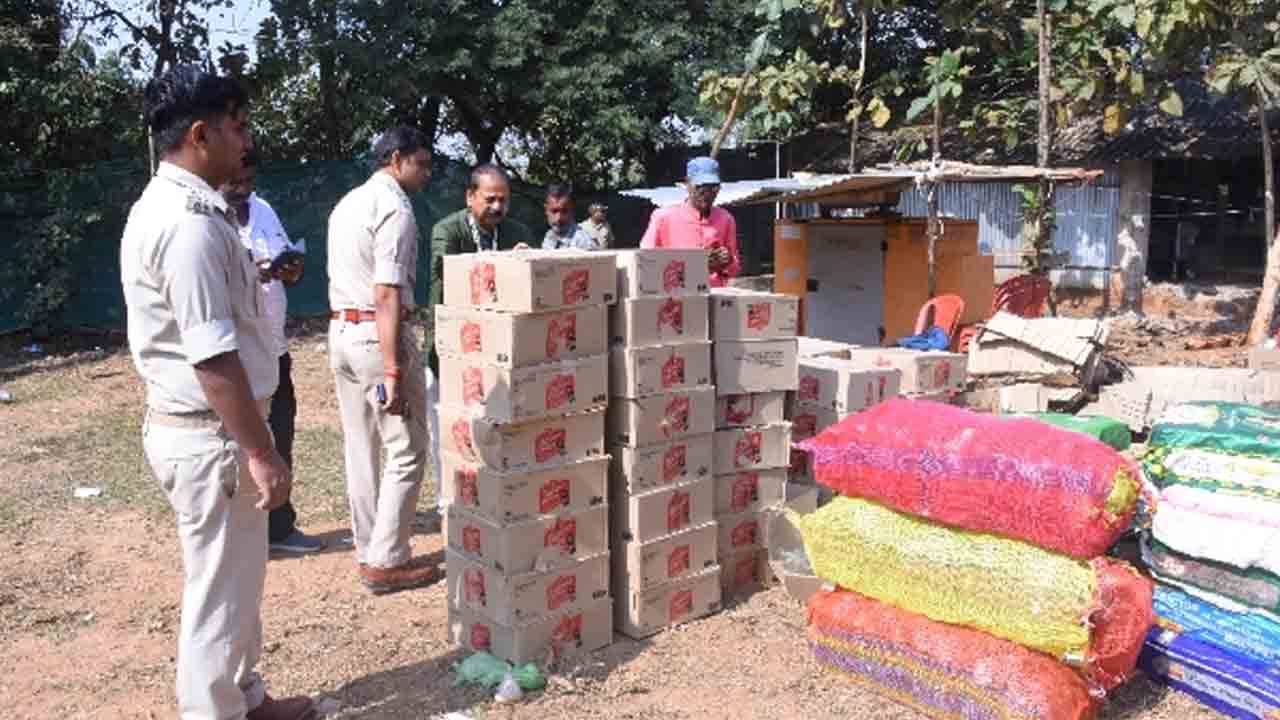 ఒడిశాలో తెలంగాణ ఎక్సైజ్‌ పోలీసుల సోదాలు.. భారీగా అక్రమ మద్యం సీజ్‌