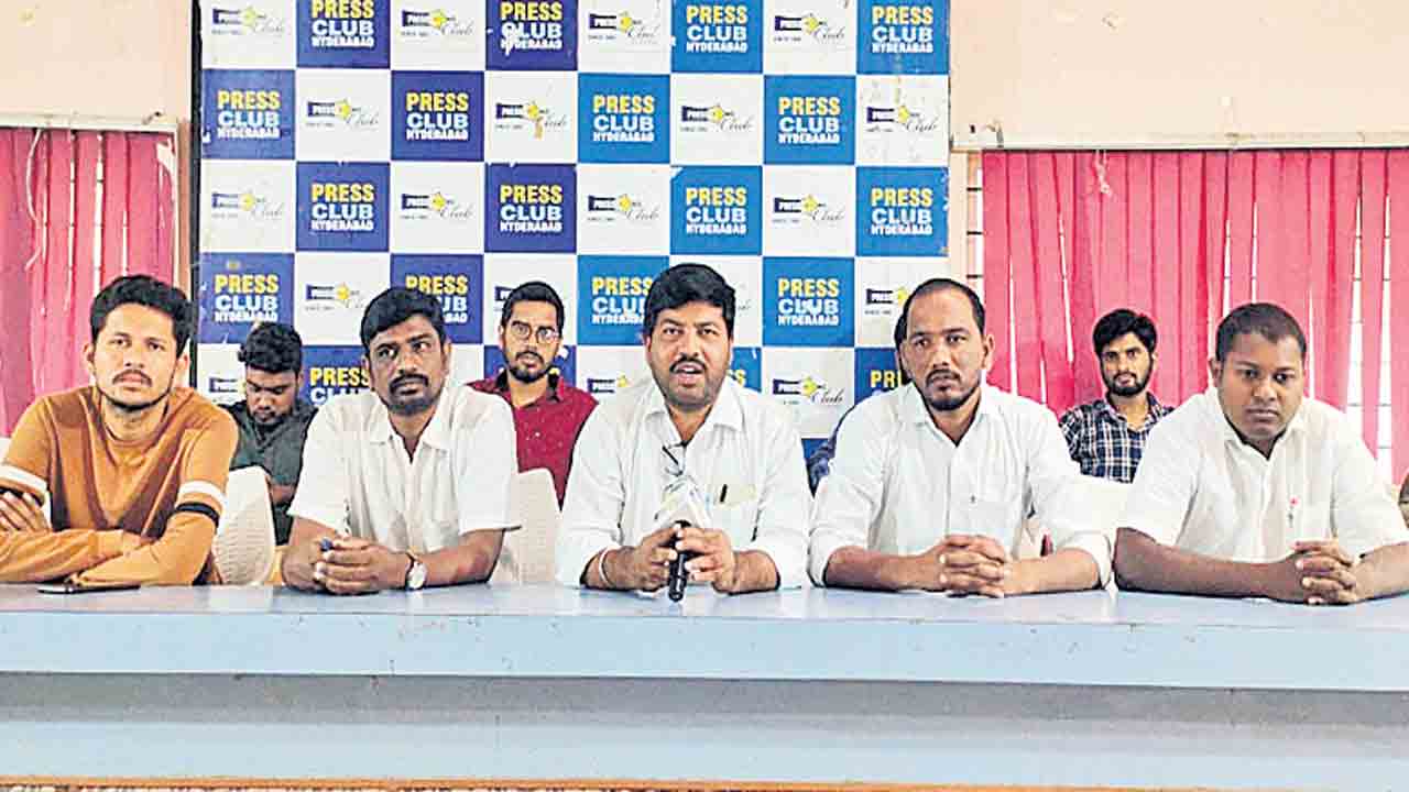 గిరిజనులను మోసం చేసిన బీజేపీకి ఓట్లేయం