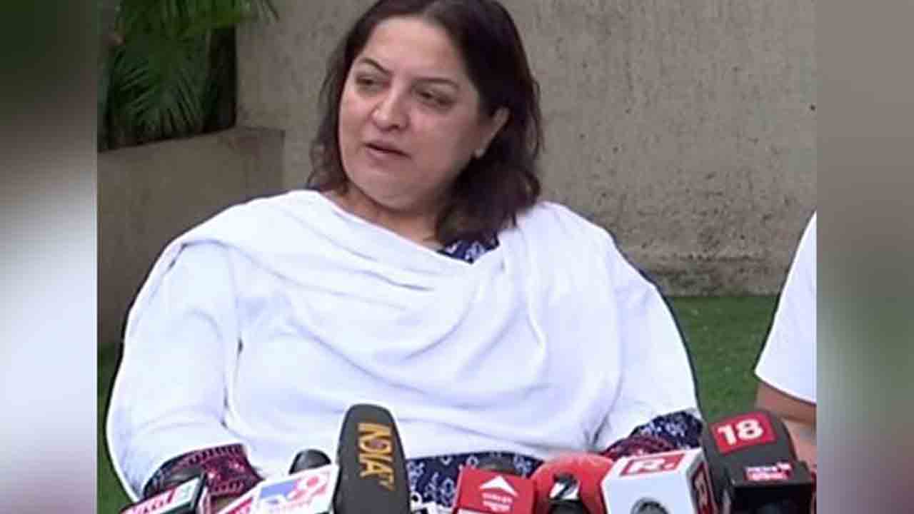 Tunisha Sharma death case | షీజాన్‌కు శిక్షపడేదాకా వదిలిపెట్టను: తునిషా తల్లి వనితా శర్మ