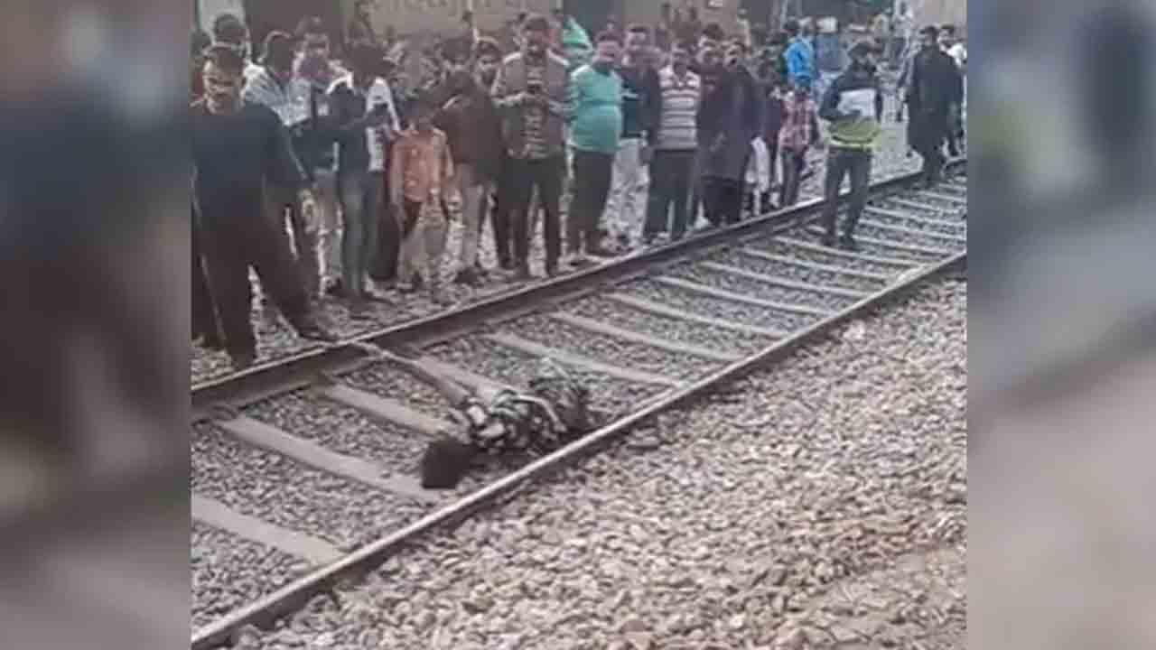 యూపీ పోలీసుల దాష్టీకం.. రైలు ఢీకొనడంతో కాళ్లు కోల్పోయిన చిరు వ్యాపారి