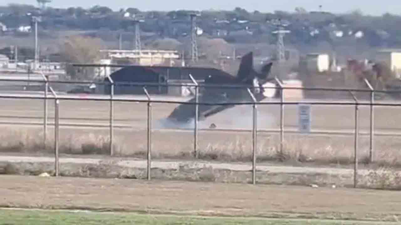 Watch: రన్‌వేపై కూలిన అమెరికా యుద్ధ విమానం