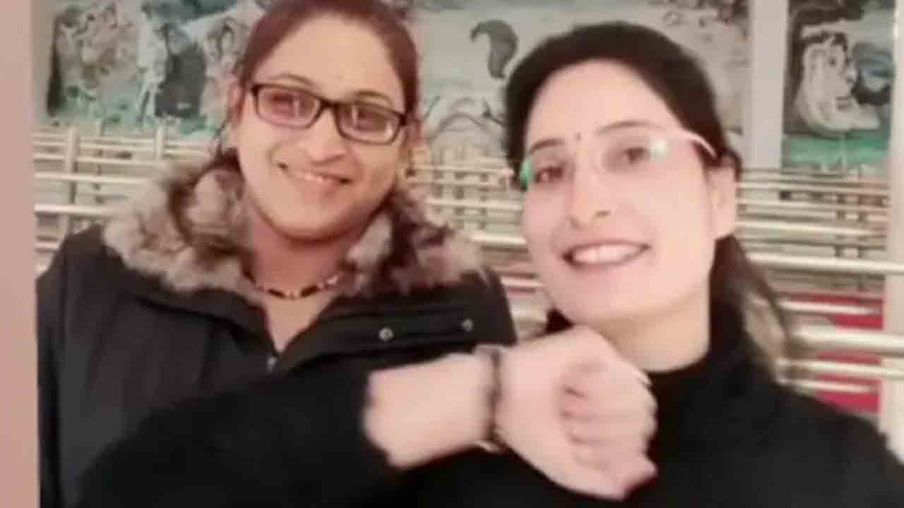 Ujjains Mahakal Temple | ఉజ్జయిని ఆలయంలో బాలీవుడ్‌ పాటలకు స్టెప్పులు.. మహిళా గార్డ్స్ స‌స్పెండ్