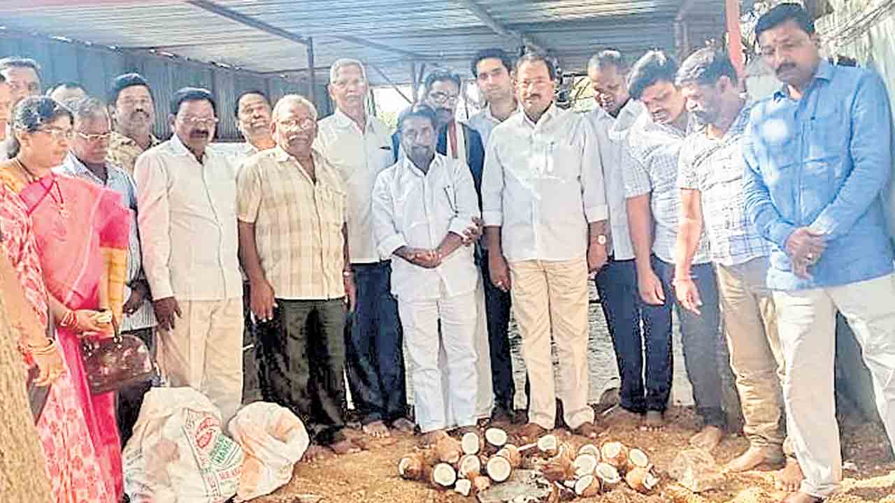 ఆలయాల అభివృద్ధికి సీఎం కేసీఆర్‌ కృషి