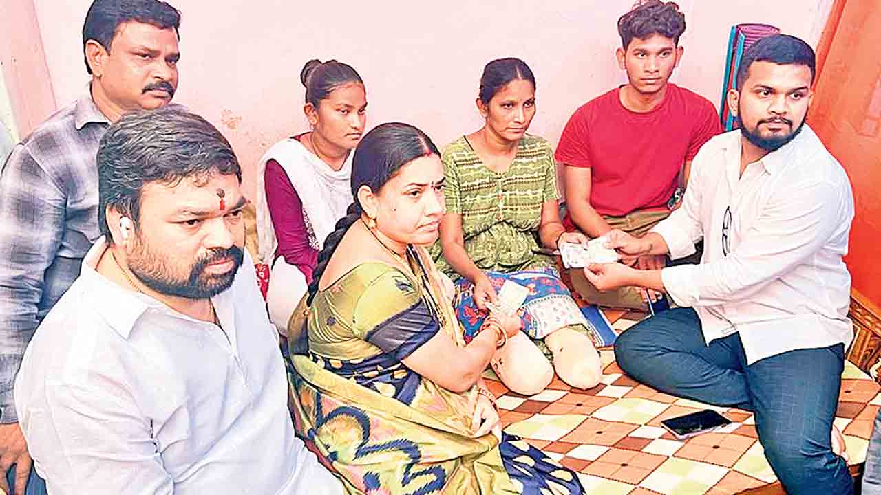 ఆపదలో ఉన్నవారికి చేయూత..: కార్పొరేటర్‌