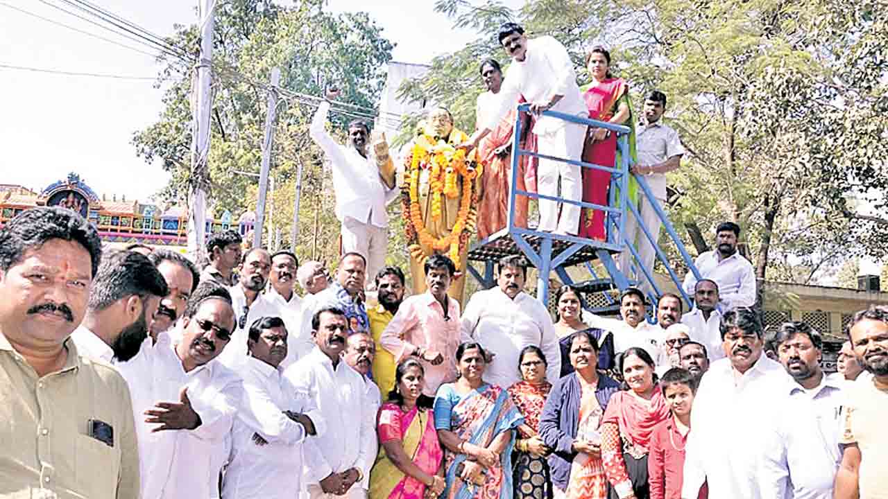 దేశ బాంధవుడు అంబేద్కర్..
