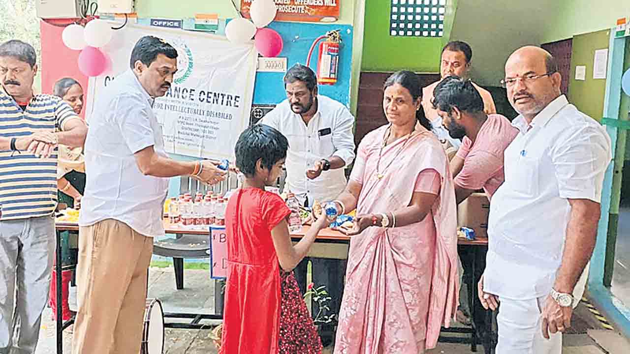 దివ్యాంగుల ప్రతిభను గుర్తించాలి