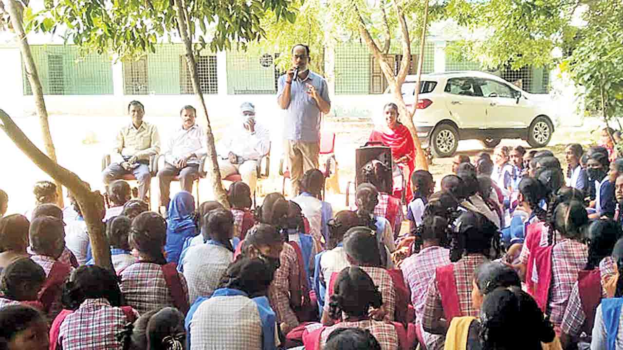 బాలికలకు భరోసా..సాధికారత క్లబ్‌లు