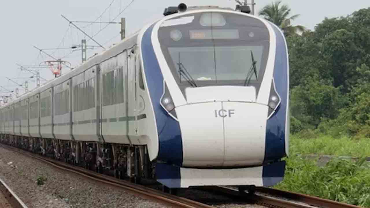 Vande Bharat Express | పశువులను ఢీ కొట్టిన వందేభారత్‌ ఎక్స్‌ప్రెస్‌.. రెండు నెలల్లోనే   నాలుగో ప్రమాదం..!