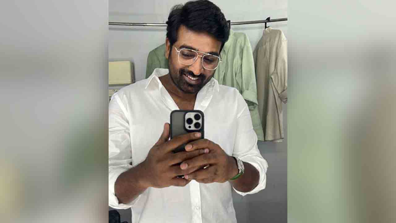 Vijay Sethupathi | స్లిమ్గా విజయ్సేతుపతి.. ఈ లుక్తో సినిమా చేయరా అంటూ ఫ్యాన్స్ రిక్వెస్ట్