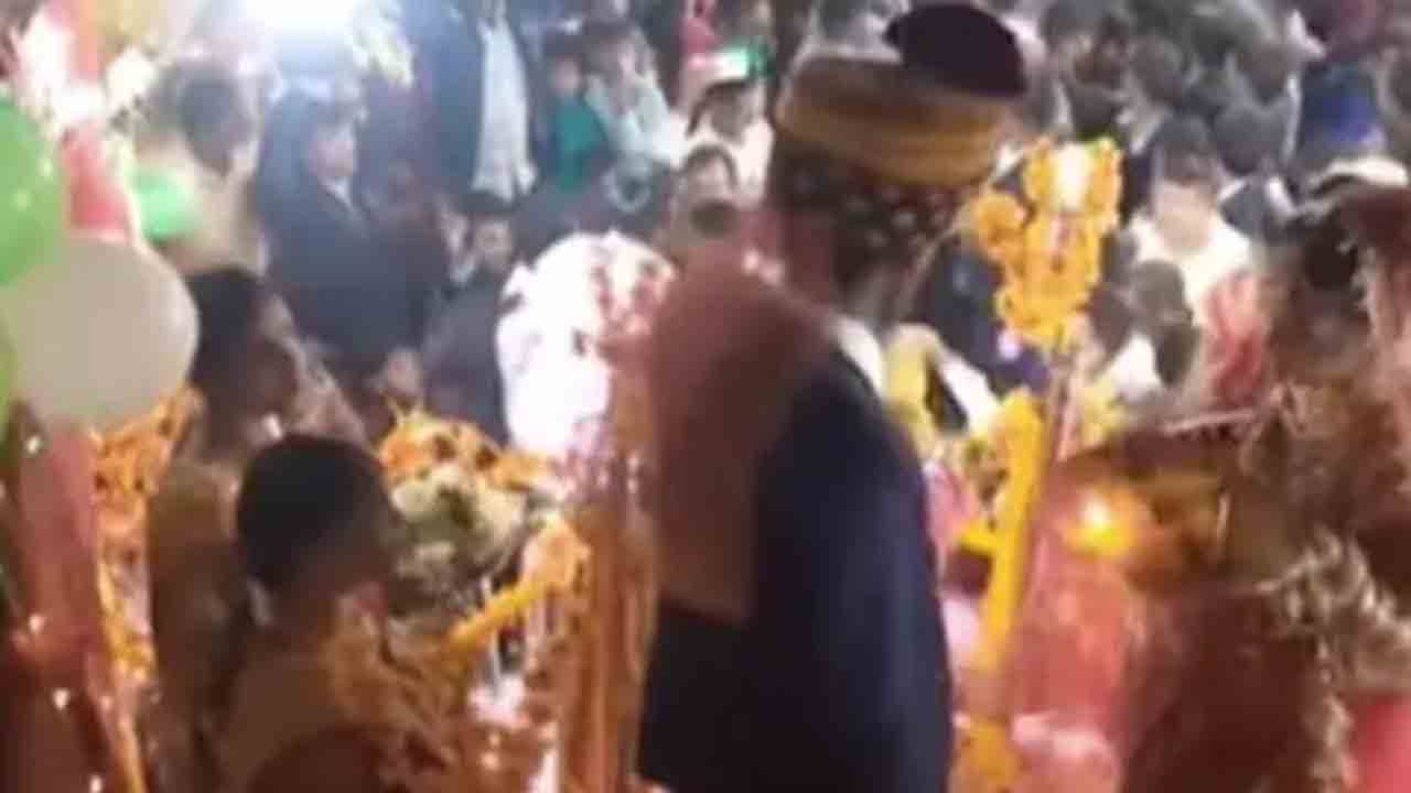 Viral Video |  ఓ వైపు వివాహం.. మరోవైపు ఘర్షణ..!