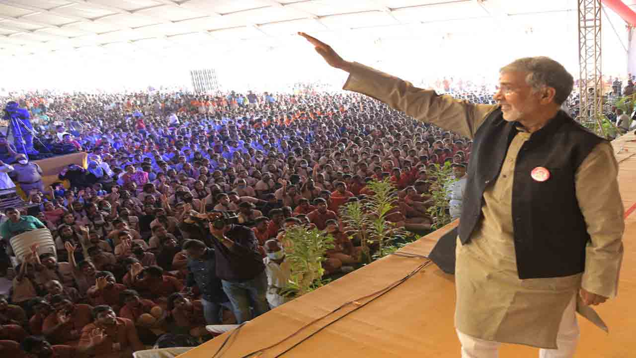 దేశ భవిష్యత్‌ను నిర్దేశించేది వాళ్లే..