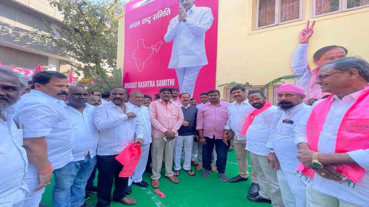 మహోజ్వల ఘట్టానికి మనోళ్లు