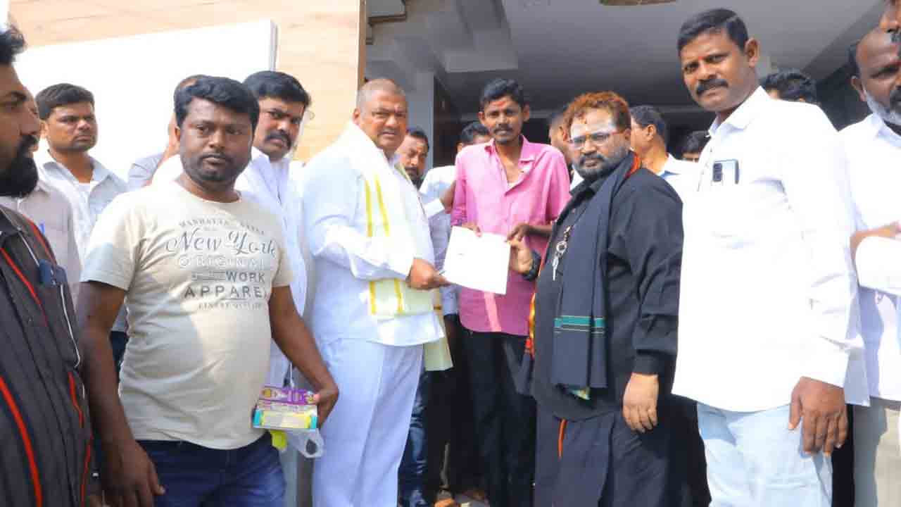 నిరుపేదల సంక్షేమానికి ప్రభుత్వం కృషి