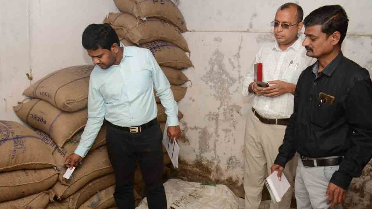 డీలర్లు సమయపాలన పాటించాలి