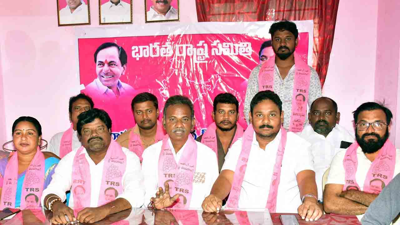 ‘బీజేపీ నేత రాకేశ్‌రెడ్డి క్షమాపణ చెప్పాలి’