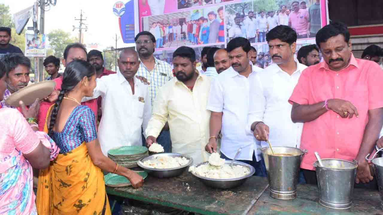 ఎమ్మెల్సీ సారయ్య పుట్టినరోజు వేడుకలు