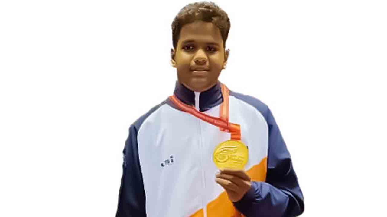 శ్రీచైతన్య విద్యార్థికి కరాటేలో బంగారు పతకం