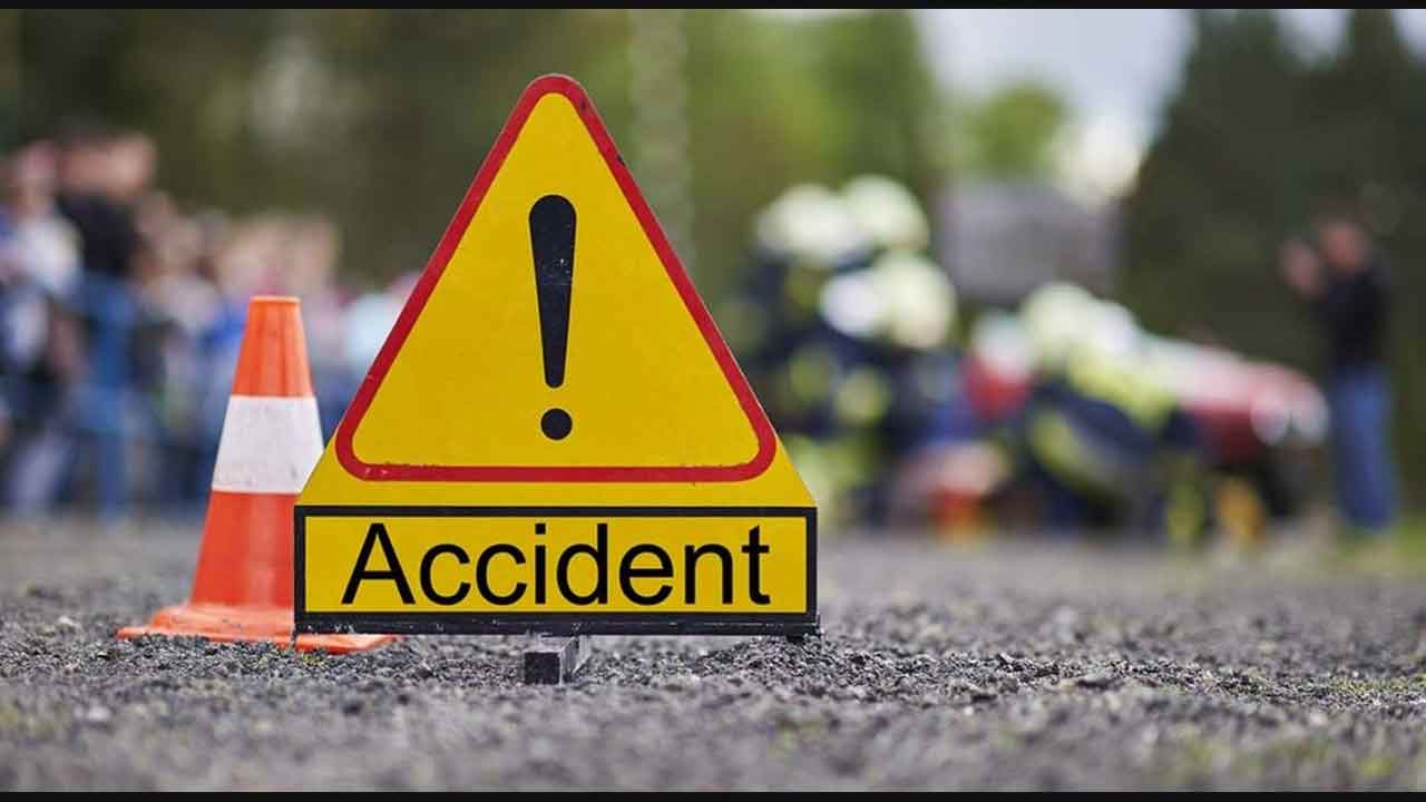 సెమీక్రిస్మస్ వేడుకలకు వెళ్లి వస్తుండగా.. రోడ్డు ప్రమాదం..