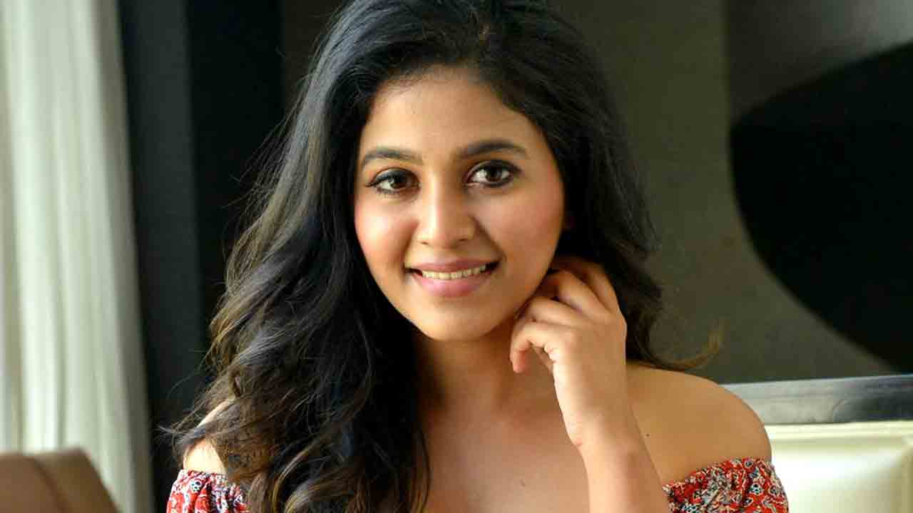 Anjali | అలాంటి సీన్లలో నటించినప్పుడు క్యారవాన్‌లోకి వెళ్లి ఏడ్చేదాన్ని : అంజలి