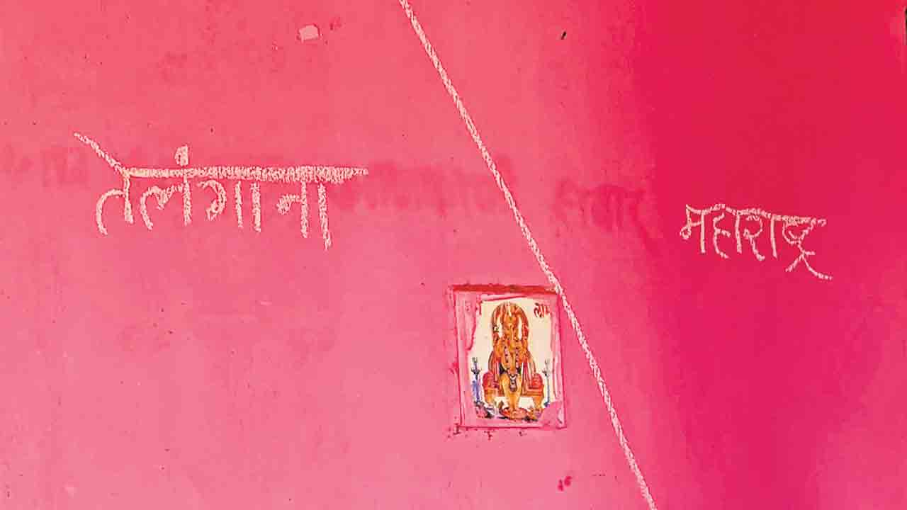 ఒకే ఇల్లు.. రెండు రాష్ర్టాల్లో!