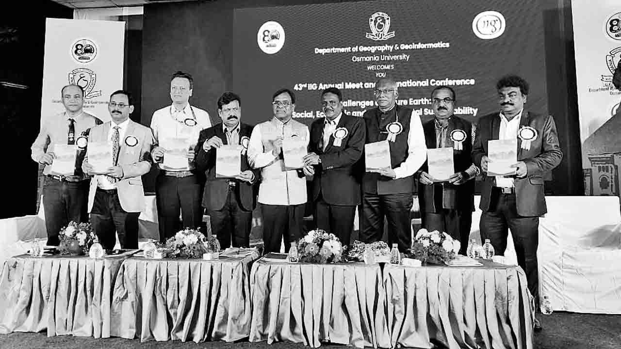 ప్రపంచ సమస్యలకు పరిష్కార మార్గాలను అన్వేషించాలి