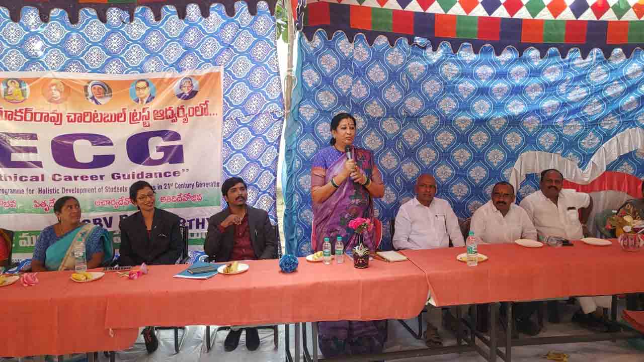 విద్యార్థుల సంక్షేమానికి సీఎం కేసీఆర్‌ కృషి