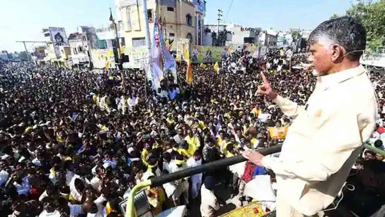 చంద్రబాబు రోడ్‌షోలో తొక్కిసలాట.. 8 మంది మృతి