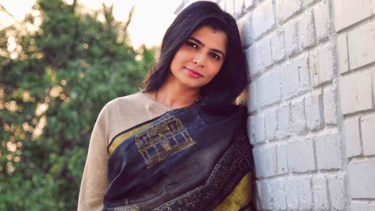 Chinmayi sripada | ఆయనను ఒంటరిగా ఎప్పుడూ కలవకు.. స్టార్‌ రచయితపై సింగర్‌ చిన్మయి సంచలన వ్యాఖ్యలు