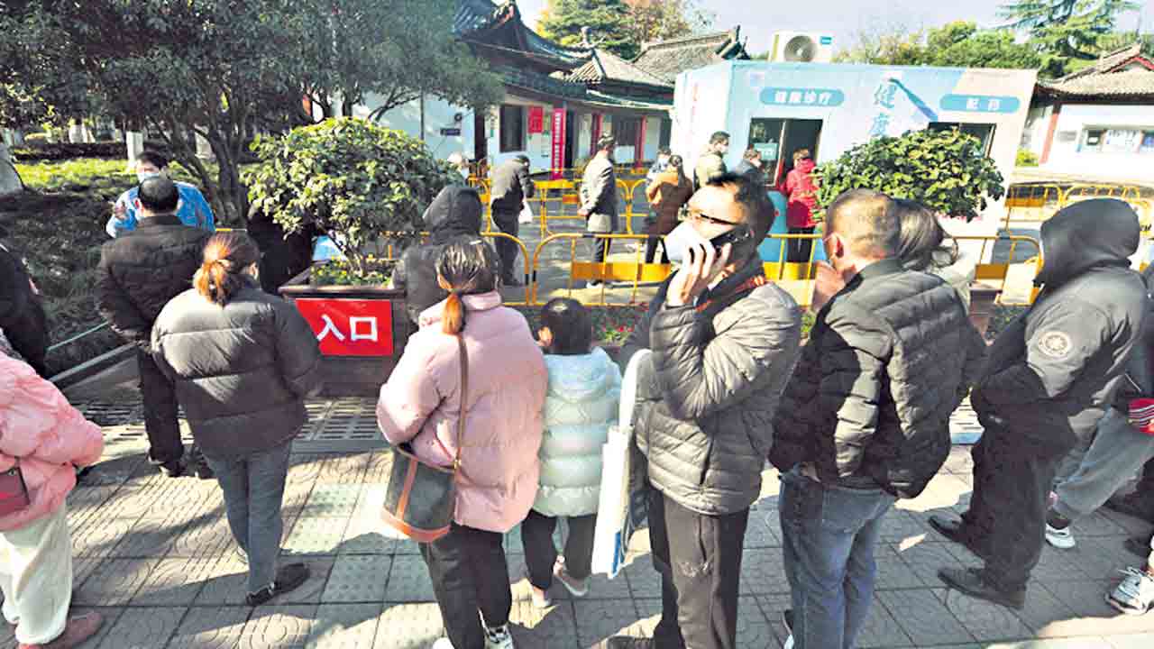 చైనాలో వైరస్‌ విజృంభణ.. 3 నెలల్లో 60% మందికి కరోనా