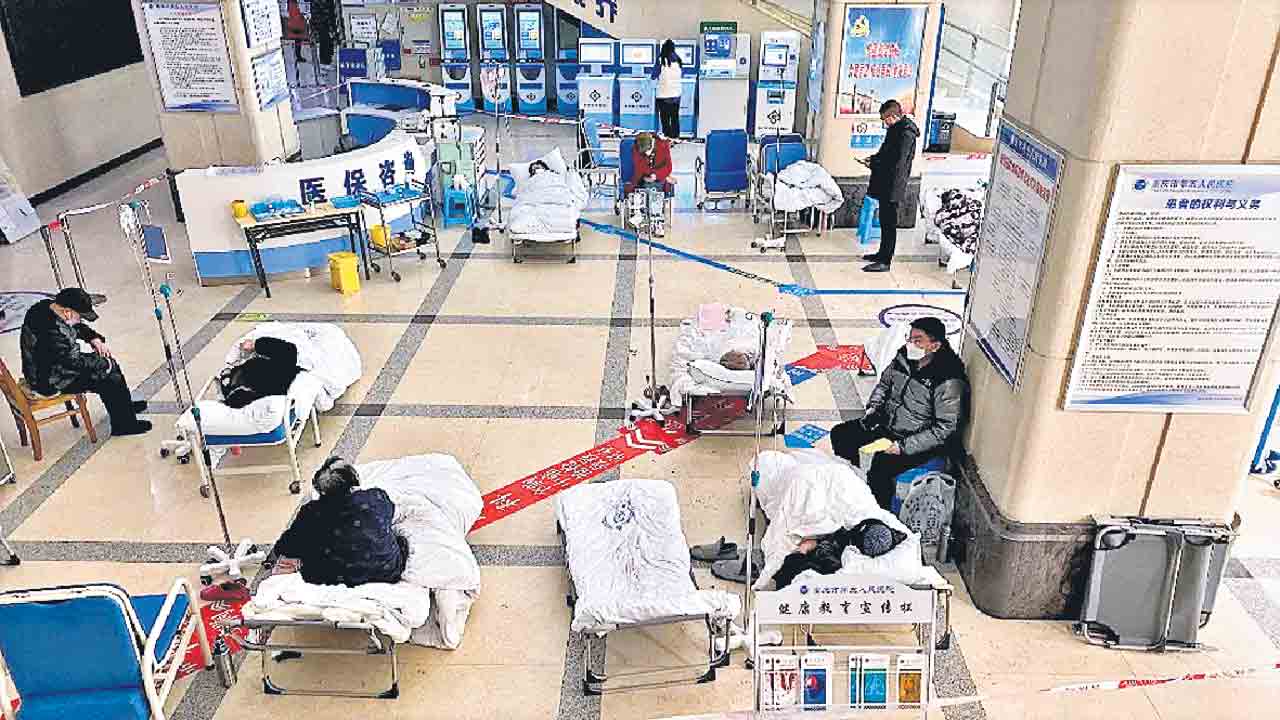 శ్మశానాల ముందు భారీ లైన్లు