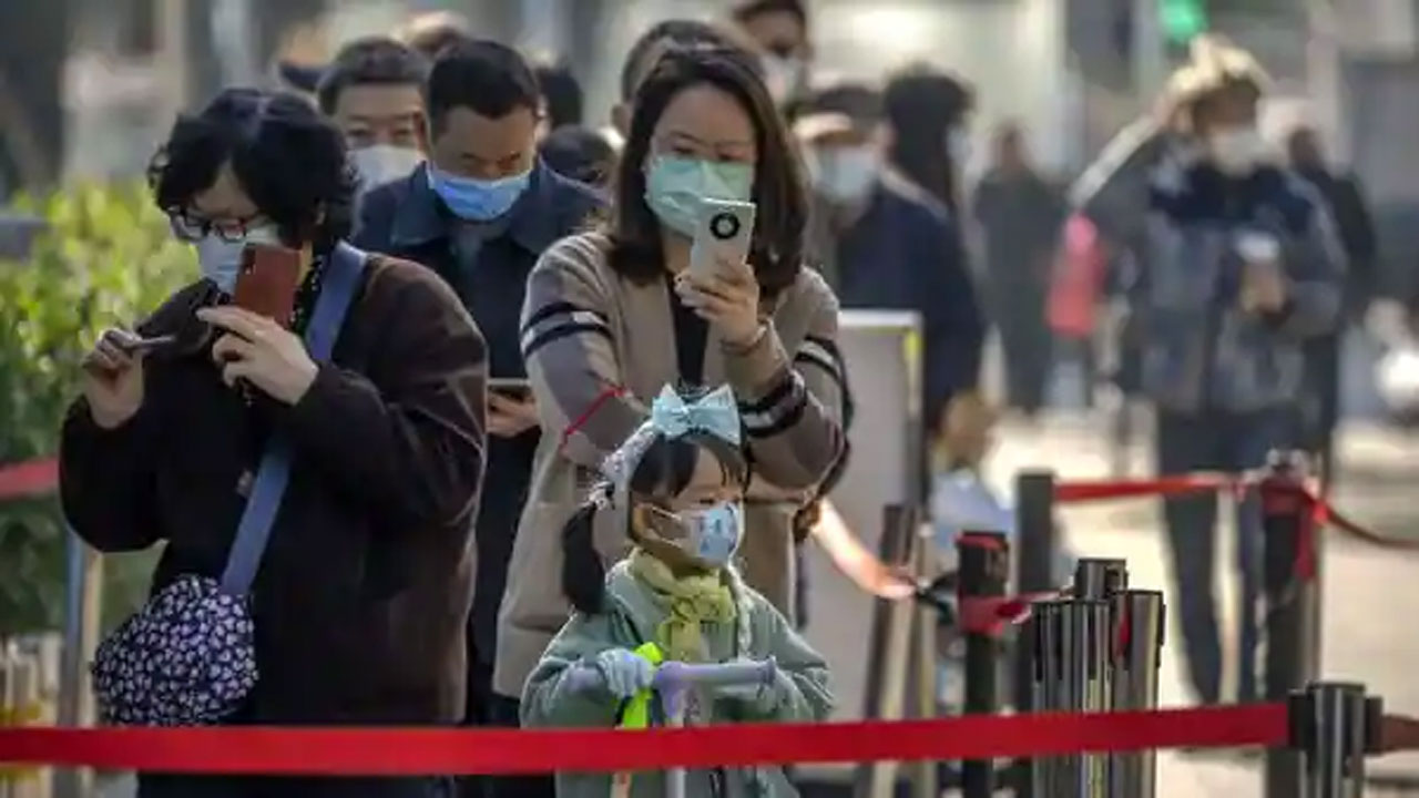 కిక్కిరిసిన ఐసీయూలు, శ్మ‌శాన‌వాటిక‌లు..  చైనీస్ ప‌ట్ట‌ణాల్లో ప‌రిస్థితి దారుణం