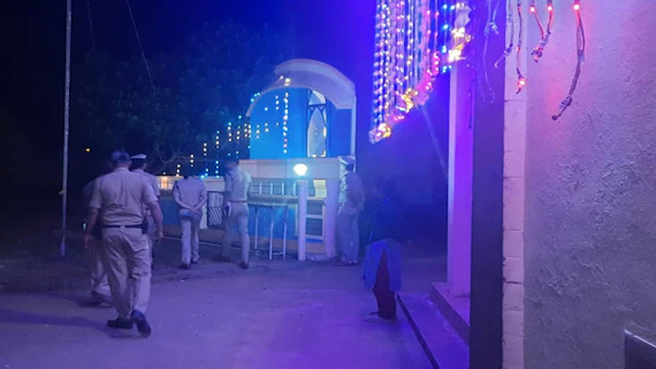 క‌ర్నాట‌క‌లో చ‌ర్చి ధ్వంసం..