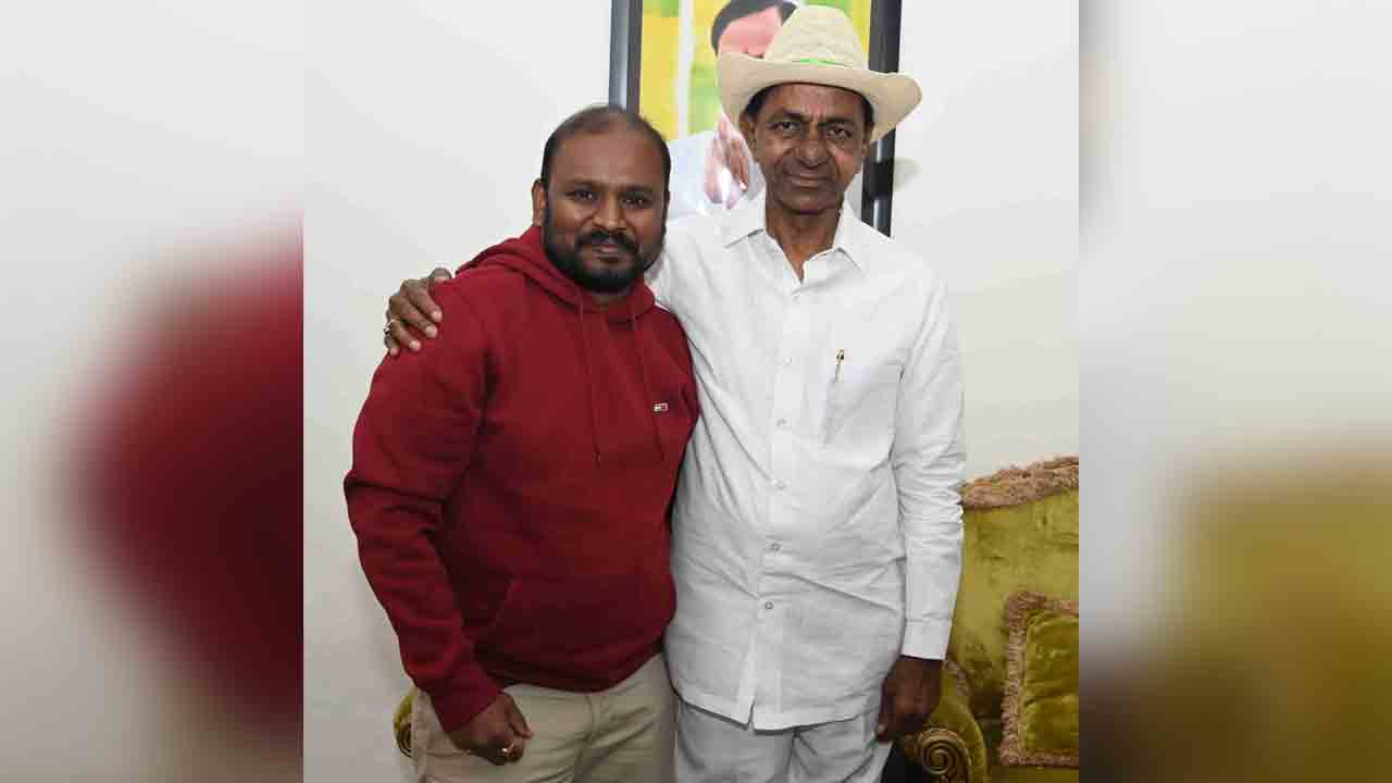 సీఎం కేసీఆర్‌ను క‌లిసిన ఎఫ్‌డీసీ చైర్మ‌న్ అనిల్ కుర్మాచ‌లం