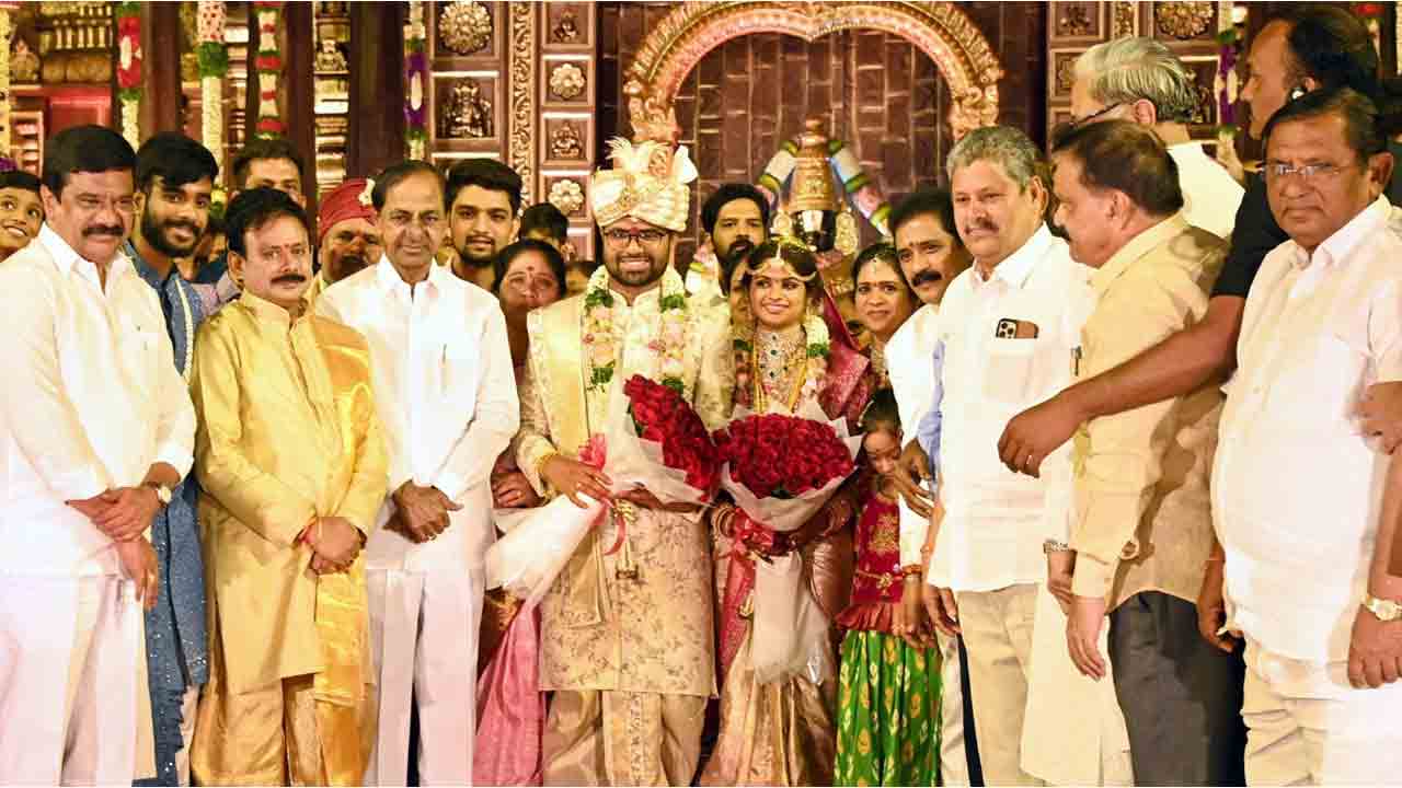 ఈఎన్సీ హ‌రిరామ్ కుమార్తె వివాహానికి హాజ‌రైన సీఎం కేసీఆర్
