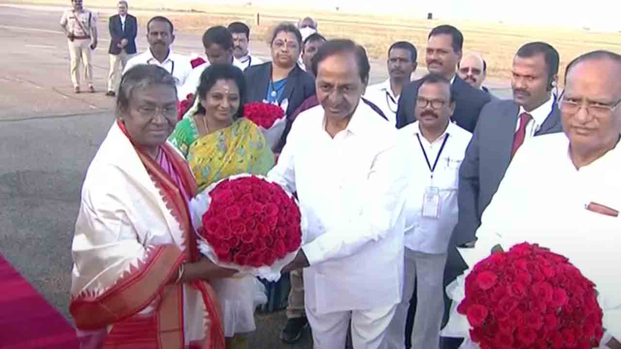 రాష్ట్ర‌ప‌తి ద్రౌప‌ది ముర్ముకు ఘ‌న స్వాగ‌తం ప‌లికిన సీఎం కేసీఆర్