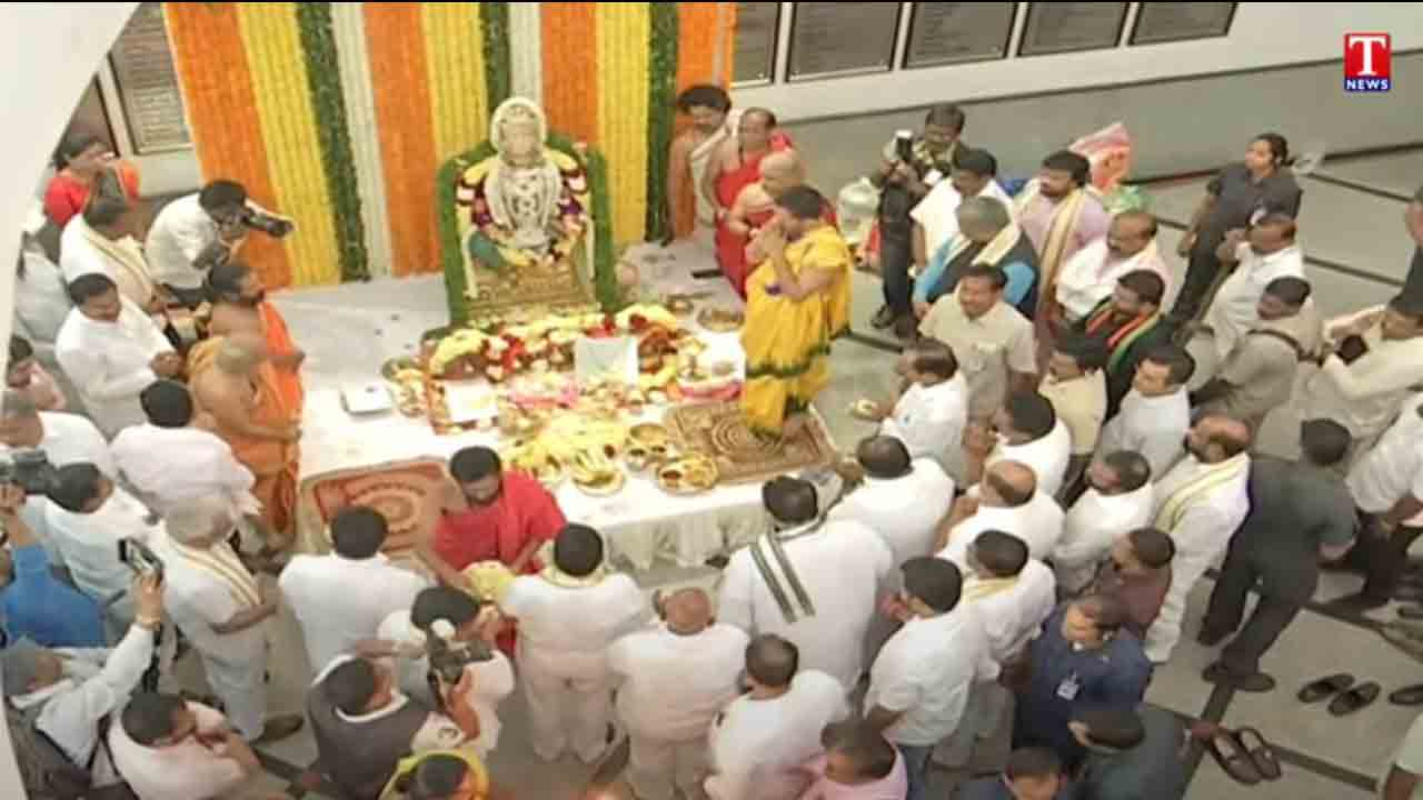 TRS Bhavan | తెలంగాణ భవన్‌లో ప్రత్యేక పూజలు.. పాల్గొన్న సీఎం కేసీఆర్‌