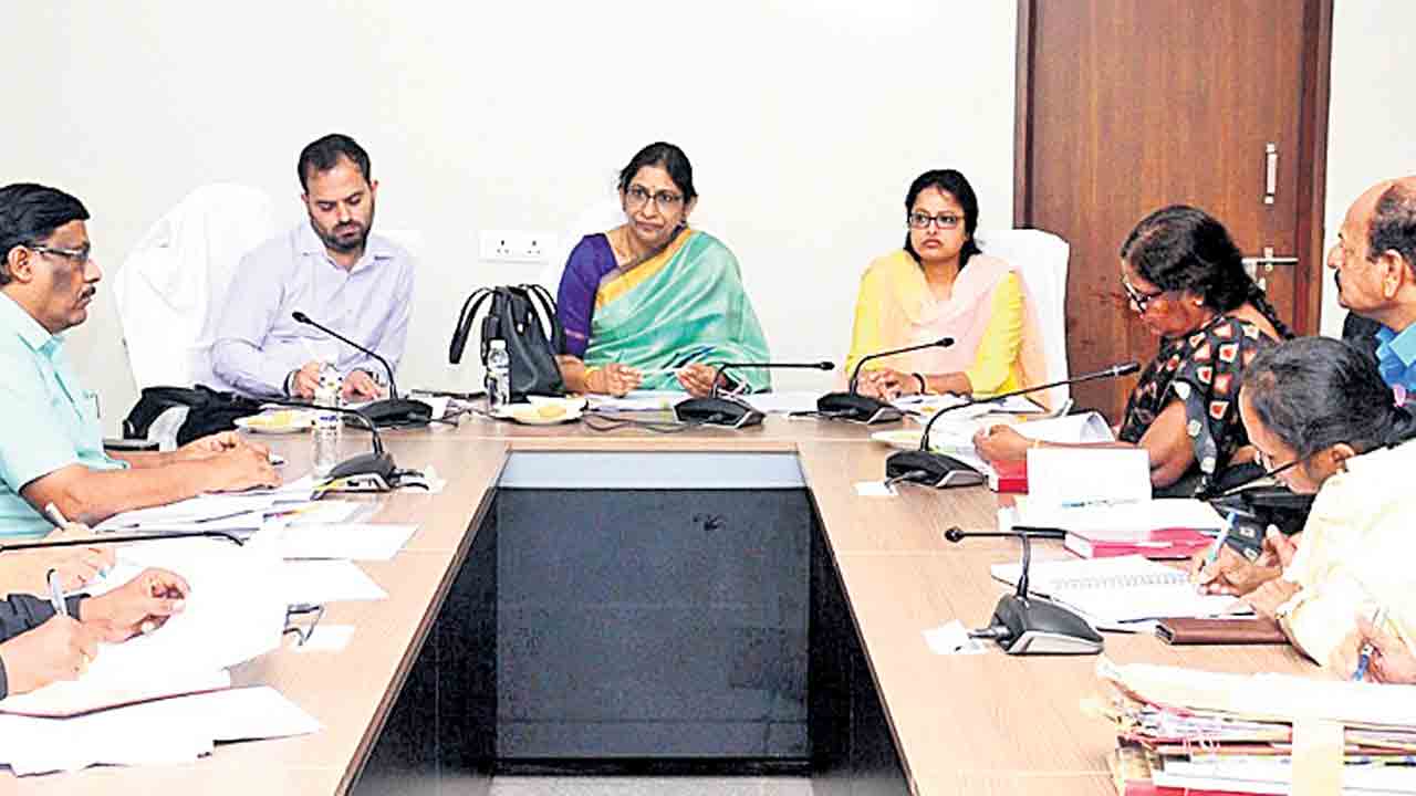 ఓటరు నమోదు దరఖాస్తులను బీఎల్వోల ద్వారా క్షేత్రస్థాయిలో పరిశీలించాలి
