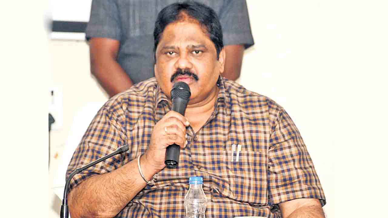 హమాలీలకు, స్వీపర్లకు నగదు ప్రోత్సాహకాలు పెంపు