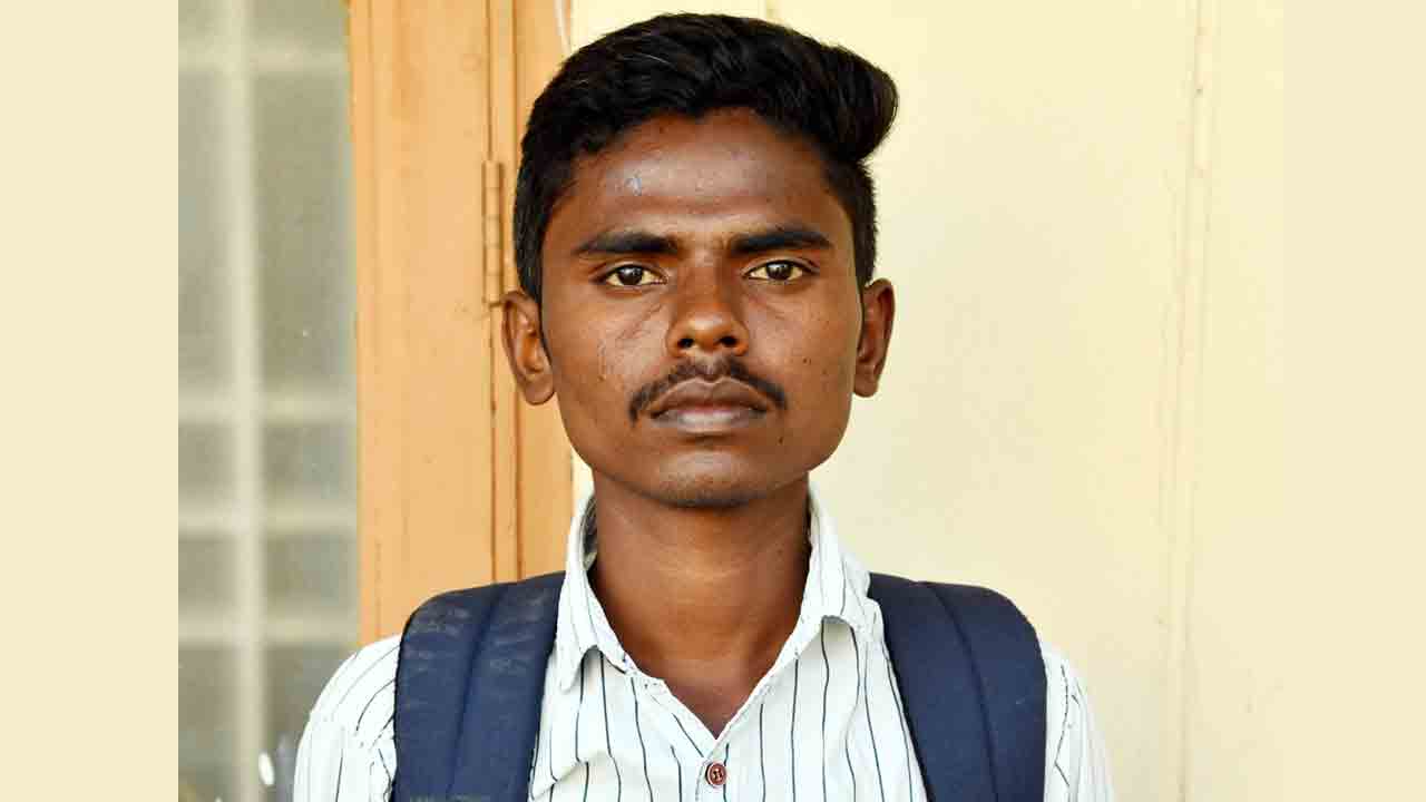 సరస్వతీ పుత్రుడికి లక్ష్మీ కటాక్షం కరువు