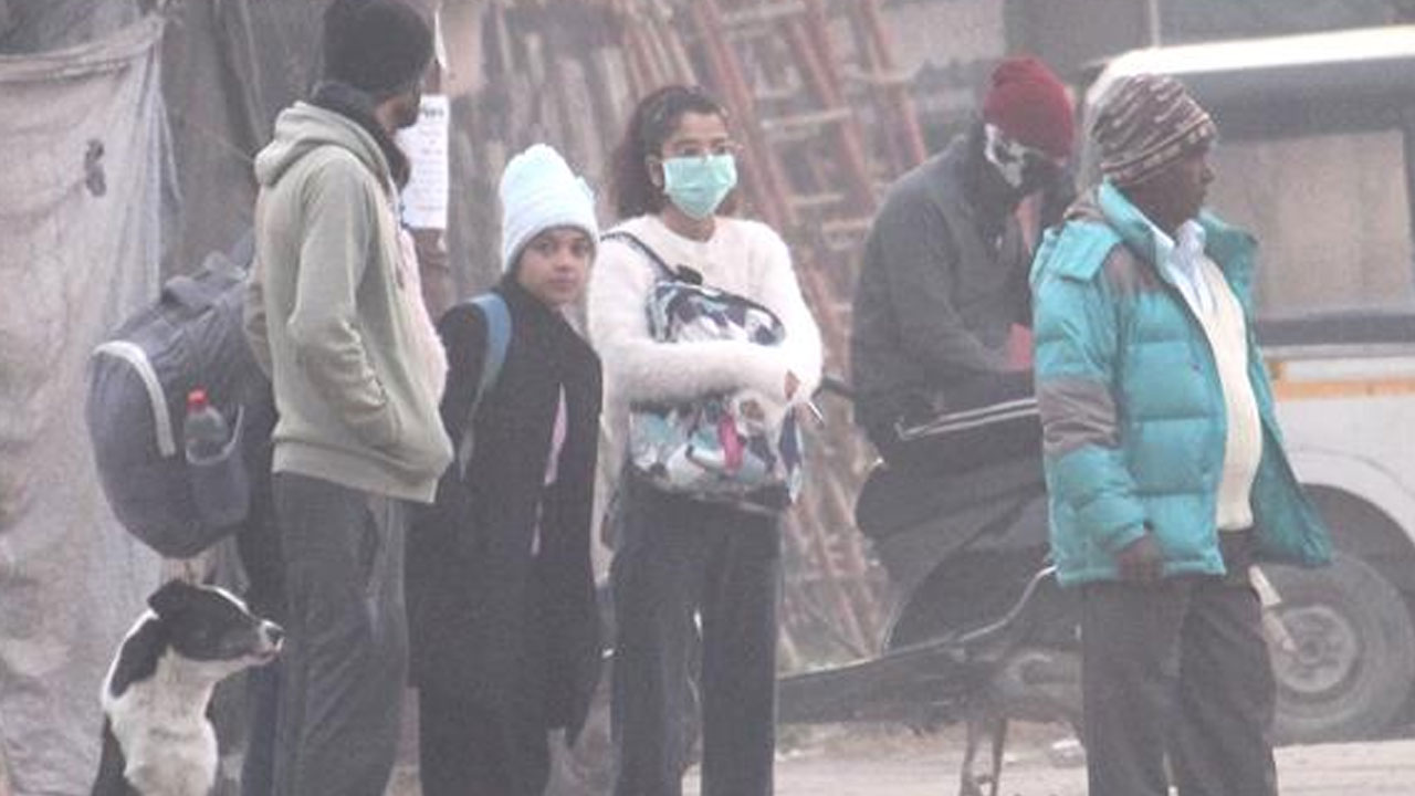 చ‌లితో వ‌ణికిపోతున్న ఉత్త‌రాది.. ఢిల్లీ, పంజాబ్‌ల్లో ద‌ట్ట‌మైన పొగ‌మంచు