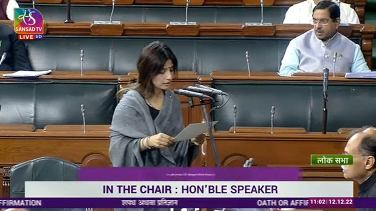 లోక్‌స‌భ ఎంపీగా డింపుల్ యాద‌వ్ ప్ర‌మాణ స్వీకారం